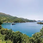 Gorgeous In Veliki Nyaraló *