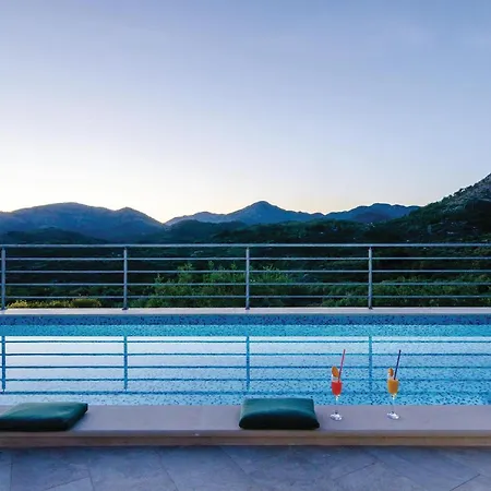 Gorgeous In Veliki Holiday home *