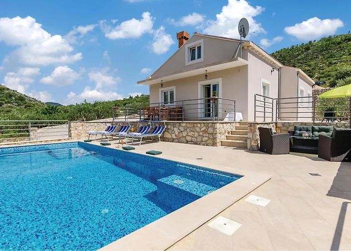 Gorgeous In Veliki 別荘 *